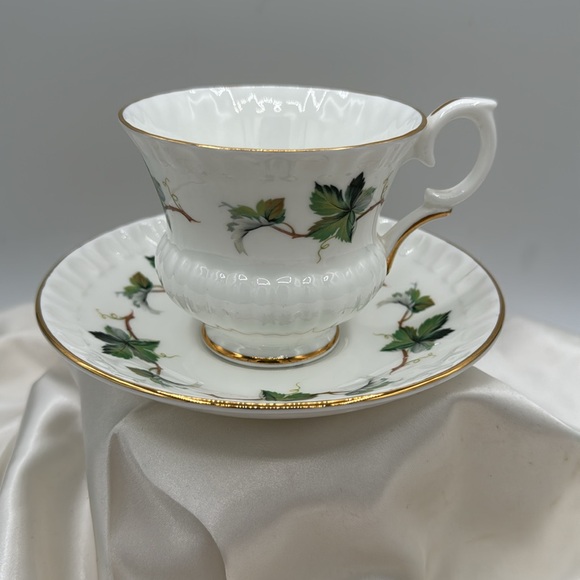 VINTAGE Crown Staffordshire Tea Cup & Saucer A808 Pattern Green Vines England - Picture 2 of 5